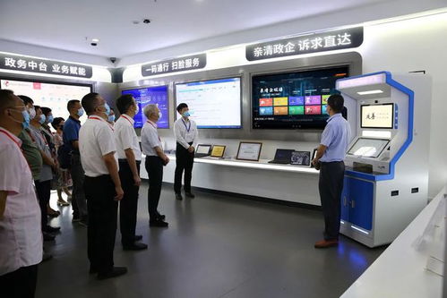 泉州市政府副市長呂剛陪同泉州市政協副主席洪川夫調研組一行蒞臨南威軟件集團泉州總部考察調研